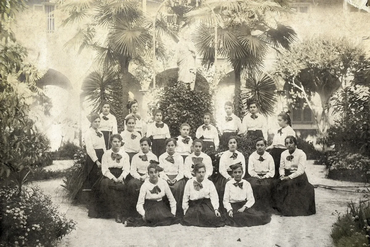Foto de curso escolar, 1917 — aprox. 1917 | Chile de Ayer