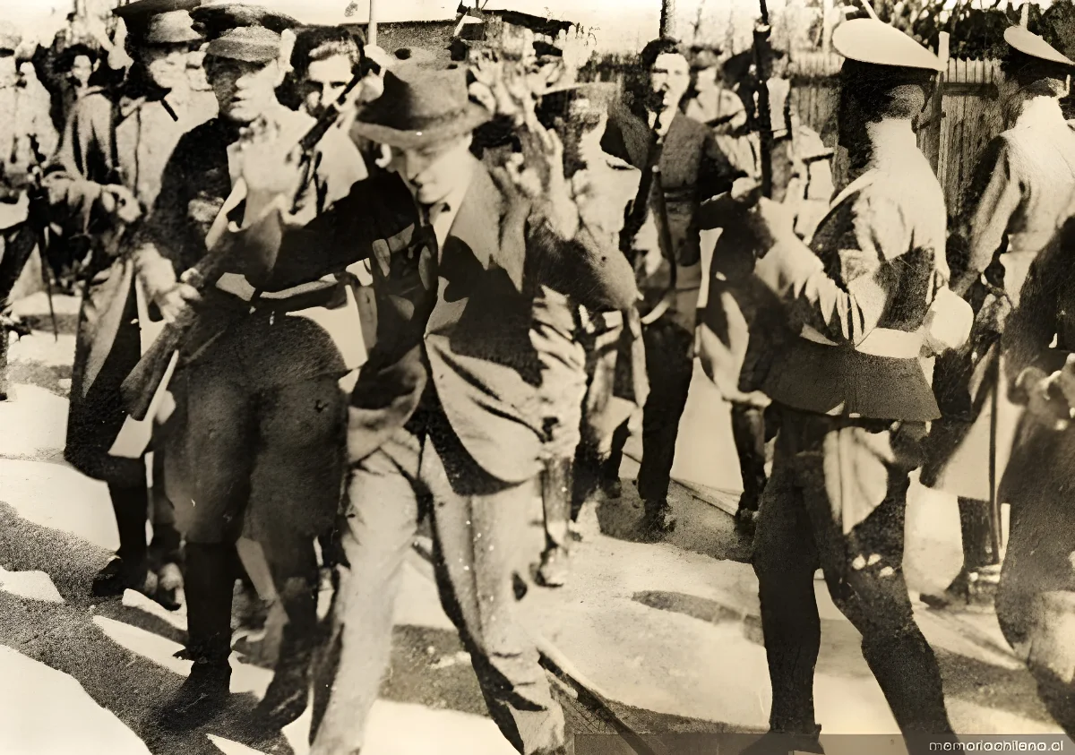 Masacre del Seguro Obrero, 5 de septiembre de 1938, nazis escoltados por policías — 1938 | Chile de Ayer