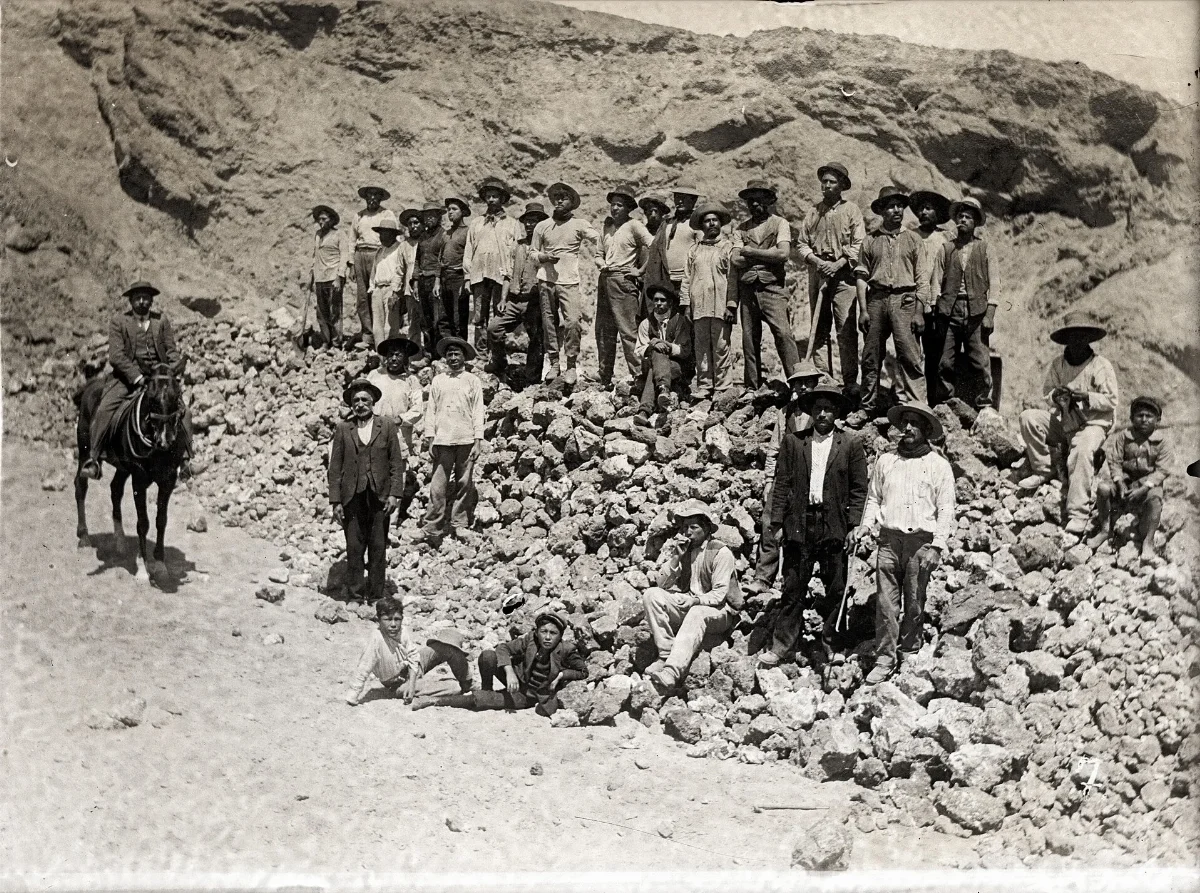 Trabajadores en los campos, Chile, circa 1908 — aprox. 1908 | Chile de Ayer