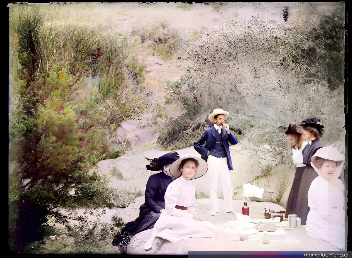 Grupo de personas en un paseo, hacia 1900 — 1900 | Chile de Ayer