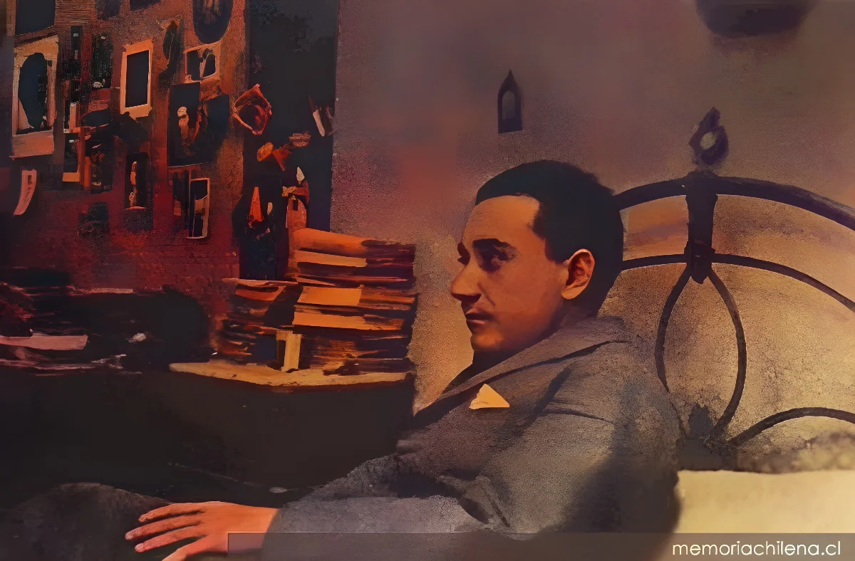 Juan Guzmán Cruchaga en su casa de calle Santo Domingo, Santiago, hacia 1915 — 1915 | Chile de Ayer
