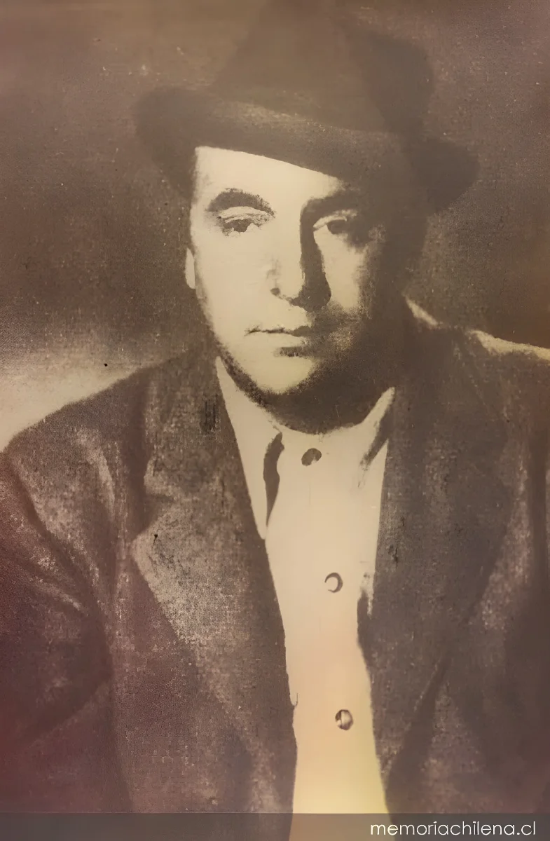 Pablo Neruda de sombrero, 1940 — 1940 | Chile de Ayer