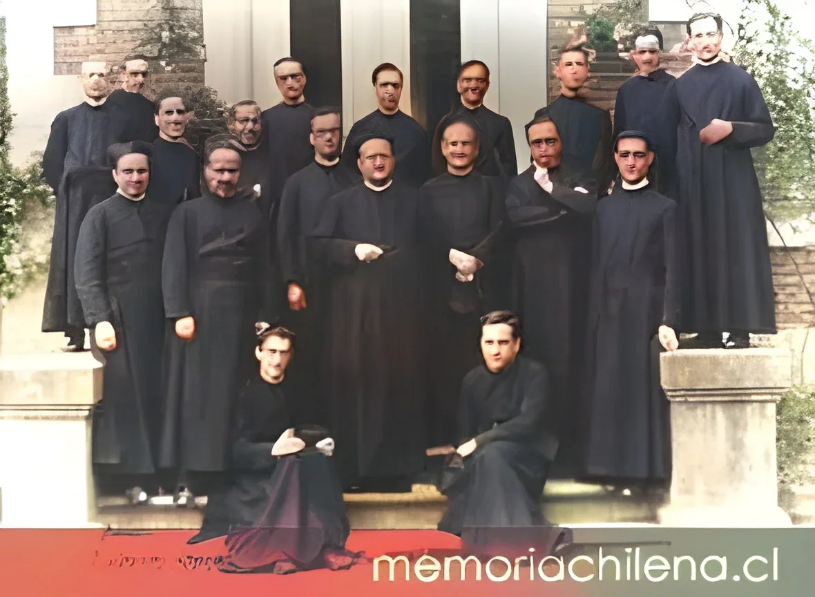 Padre Alberto Hurtado con estudiantes en Lovaina, hacia 1935 — 1935 | Chile de Ayer