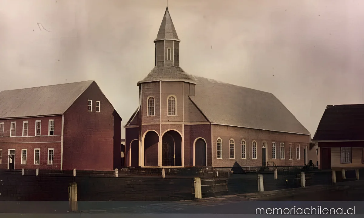 Valdivia: Intendencia e Iglesia Matriz, 1877 — 1877 | Chile de Ayer