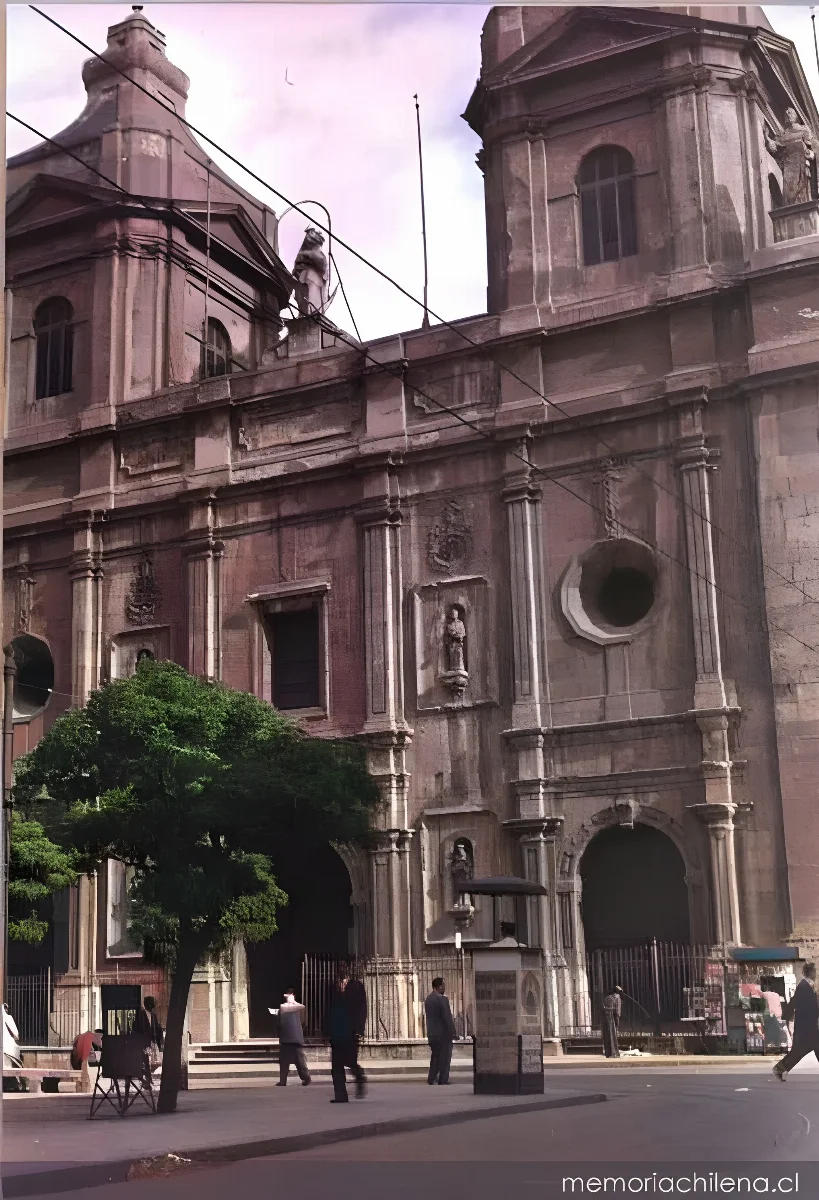 Iglesia de Santo Domingo, Santiago — 1900 | Chile de Ayer