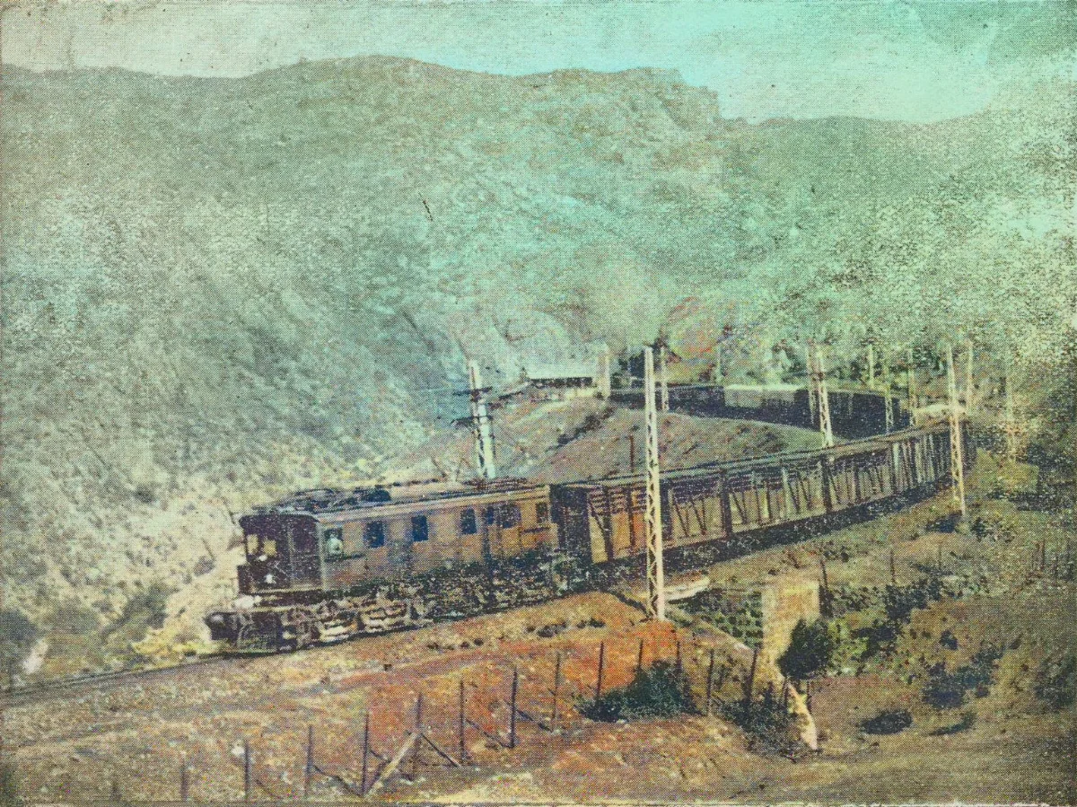Locomotora eléctrica en servicio, circa 1929 — aprox. 1929 | Chile de Ayer