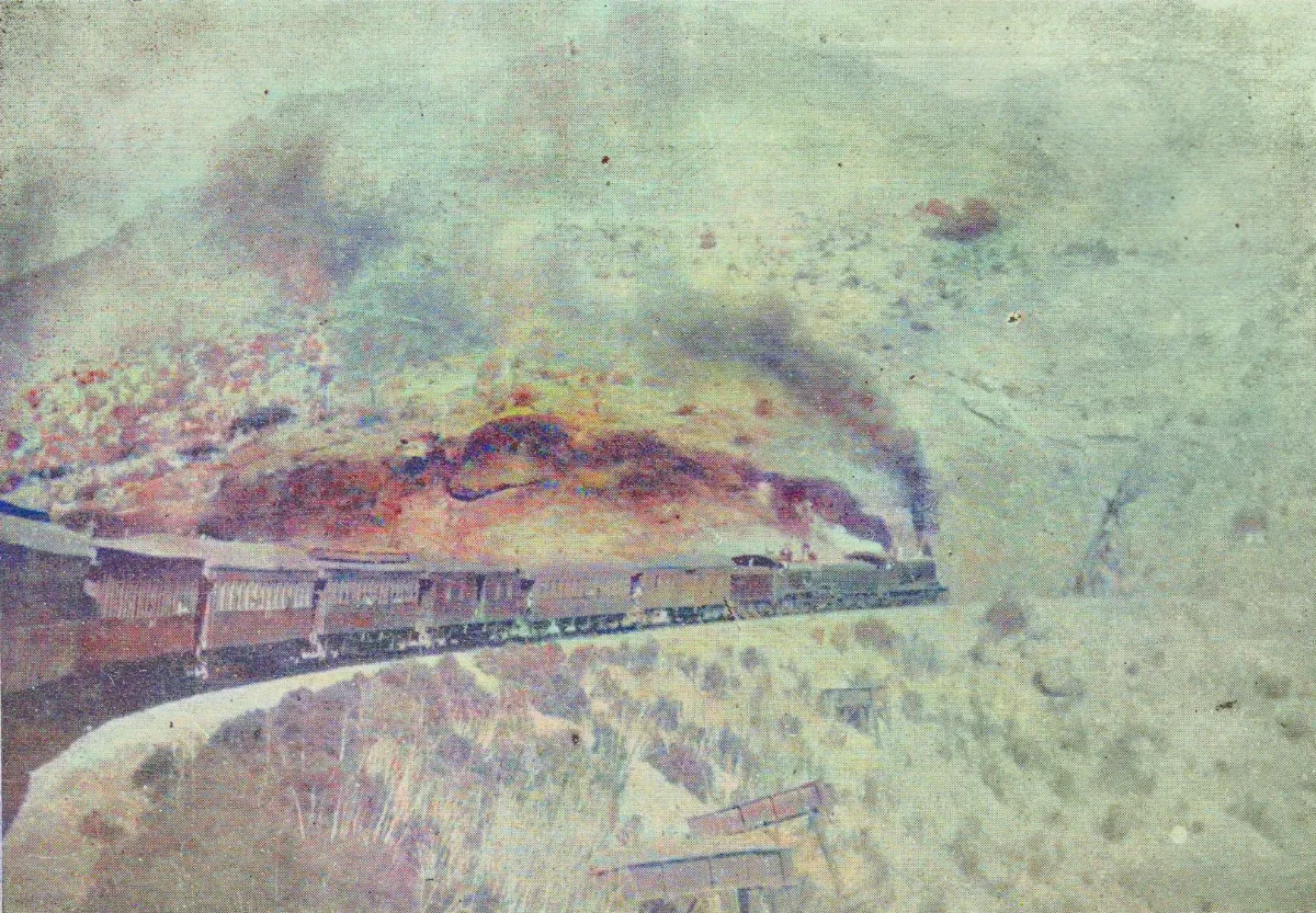 Trenes de pasajeros con remolque antes de la electrificación, circa 1929 — aprox. 1929 | Chile de Ayer