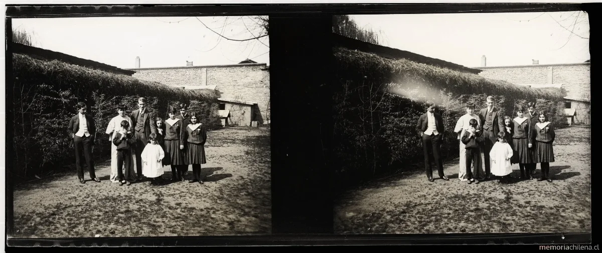 En la casa de calle Vicuña Mackenna, Ernesto Julián y familia, 1906 — 1906 | Chile de Ayer