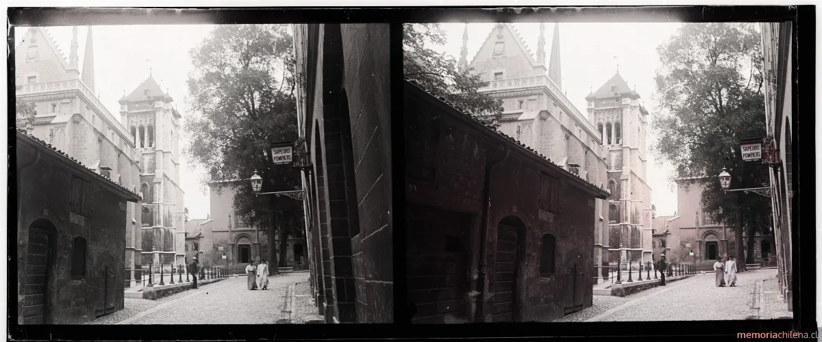 Vista de la Catedral de San Pedro, estación de bomberos, personas caminando y edificios aledaños, Ginebra, Suiza, 1908 — 1908 | Chile de Ayer
