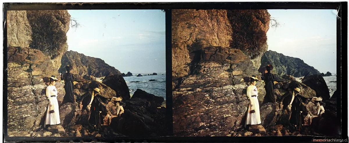 Retrato de grupo en las rocas junto al mar, Talcahuano, 1907 — 1907 | Chile de Ayer