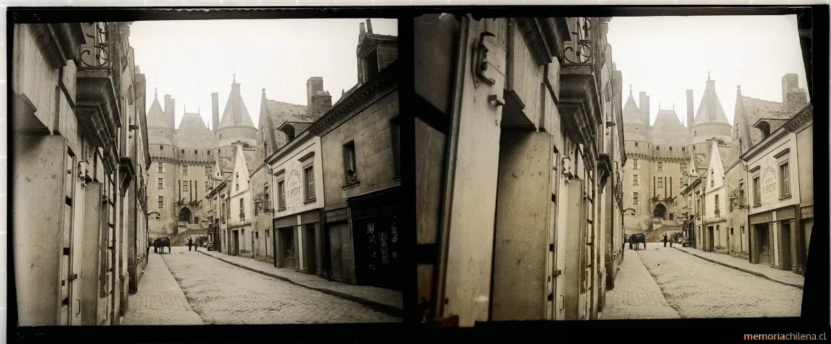 Vista del Castillo de Langeais desde la calle, Indre-et-Loire, Francia, abril 1909 — 1909 | Chile de Ayer