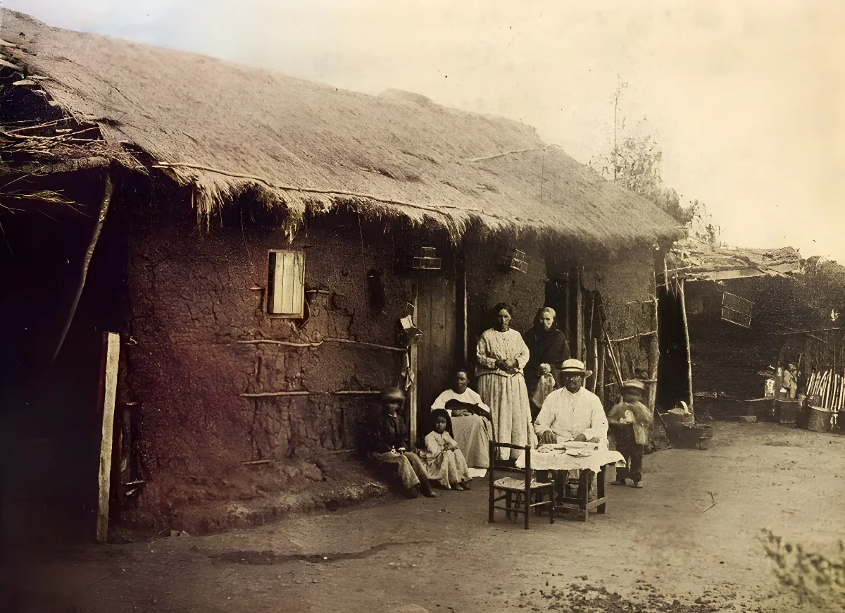Rancho campesino, hacia 1900 — 1900 | Chile de Ayer