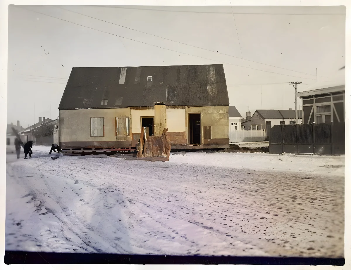 Calle de Punta Arenas cubierta de nieve, hacia 1910 — 1910 | Chile de Ayer