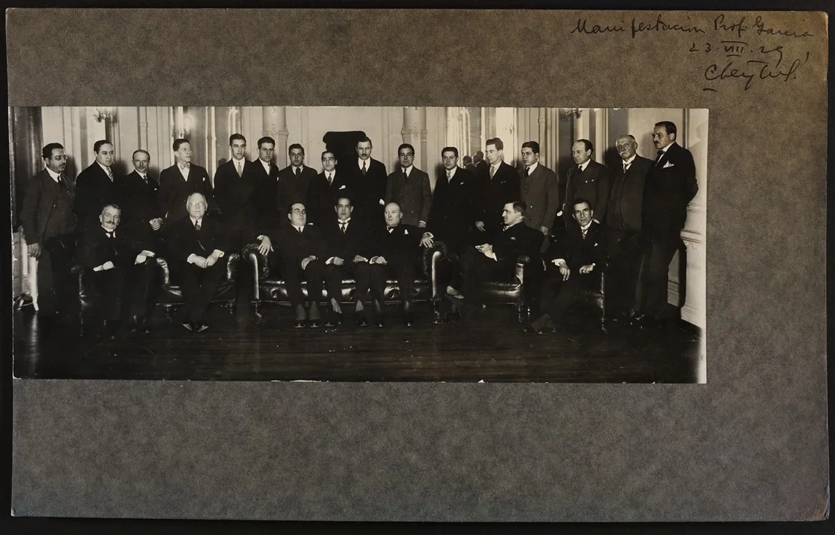 Manifestación Prof. Garcia — aprox. 1929 | Chile de Ayer