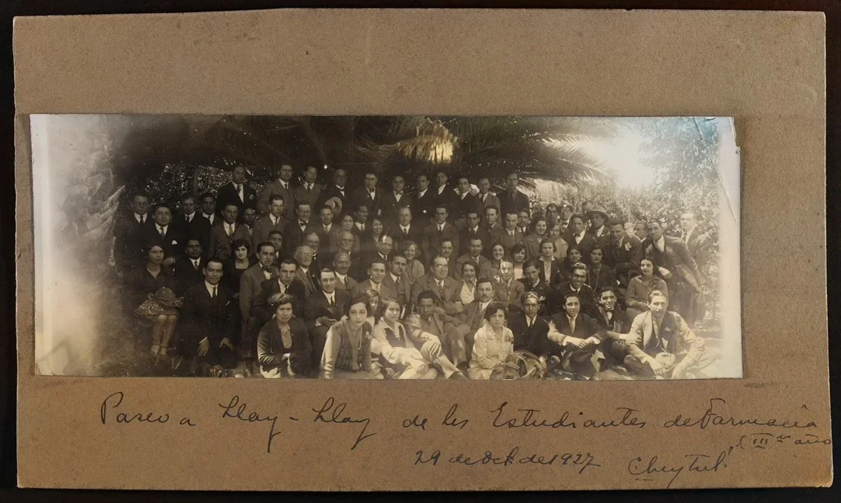 Paseo a Llay-Llay de los estudiantes de farmacia, Universidad de Chile. — aprox. 1927 | Chile de Ayer