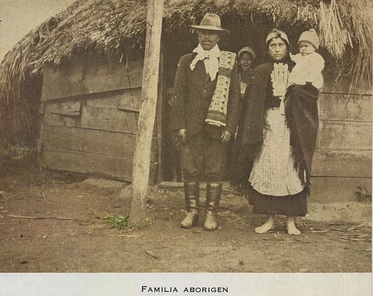 Grupo de personas mapuche, 1941 — 1941 | Chile de Ayer