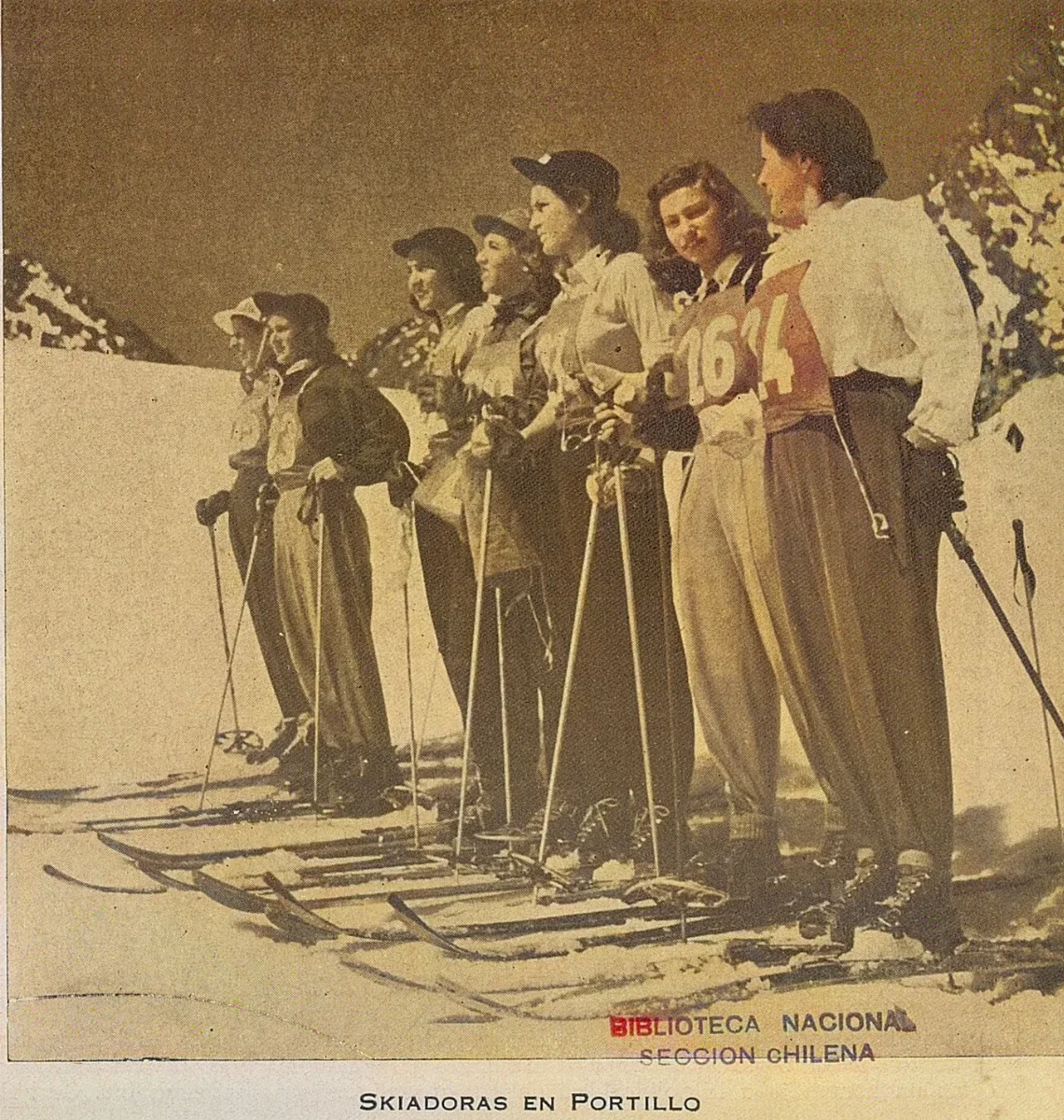 Mujeres esquiando en Portillo, 1943 — 1943 | Chile de Ayer