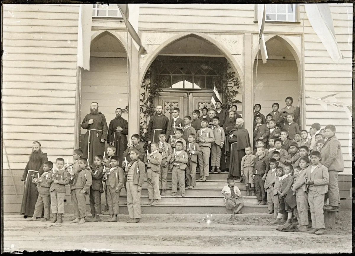Padre Sigifredo en la Misión de Panguipulli, 1905 — 1905 | Chile de Ayer