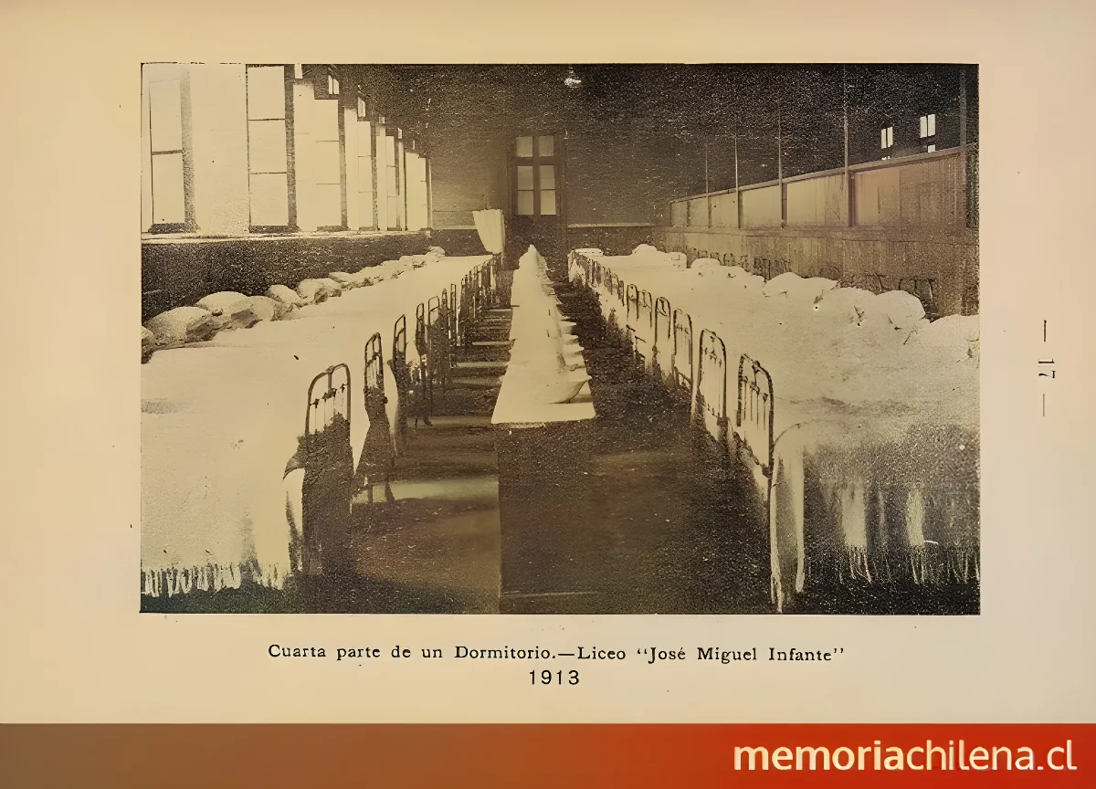 Dormitorio del Liceo de señoritas " — 1913 | Chile de Ayer