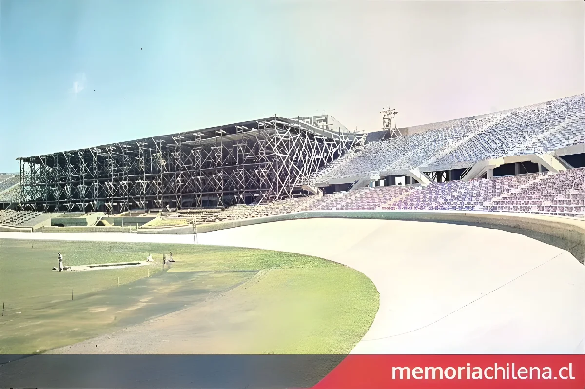 Vista del interior del Estadio Nacional en construcción, 1937 — 1937 | Chile de Ayer