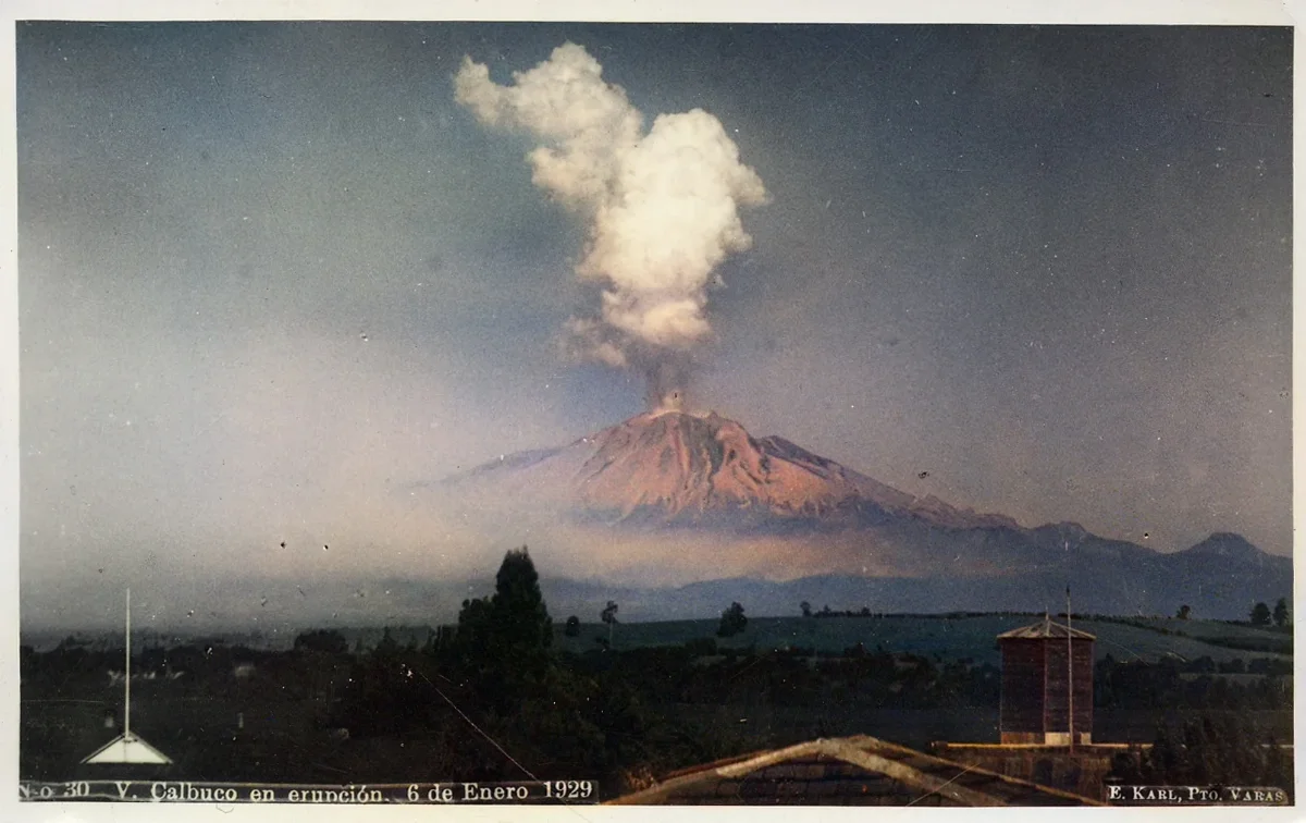 Volcán Calbuco en erupción, 6 de enero 1929 — 1929 | Chile de Ayer