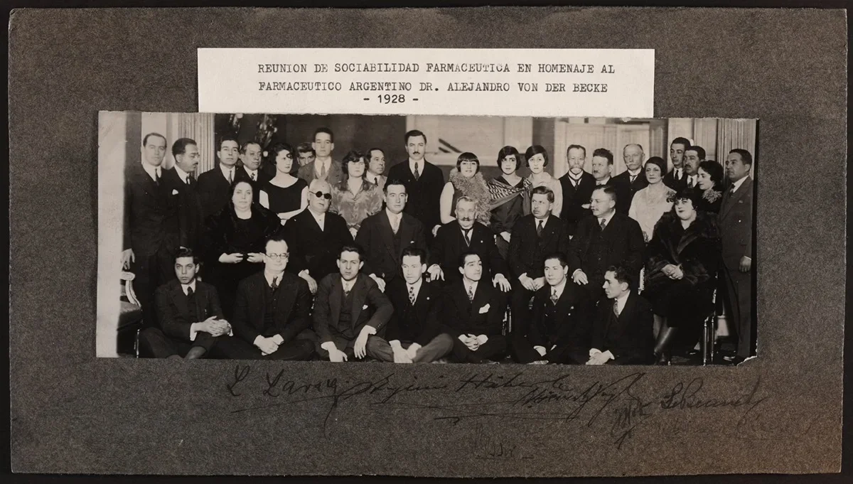 Homenaje al farmacéutico argentino Dr. Alejandro Von Der Becke, 1928 — aprox. 1928 | Chile de Ayer