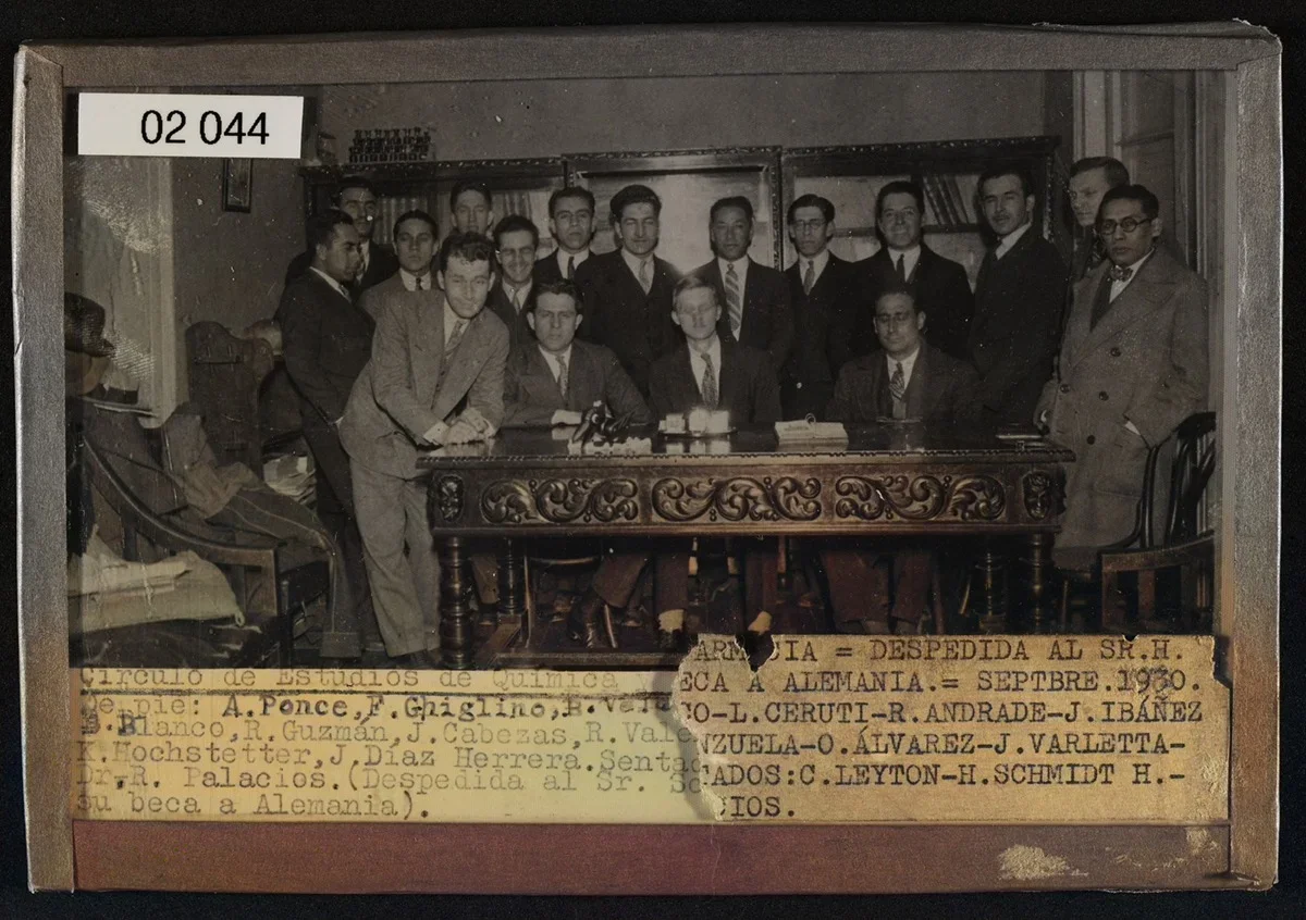 Reunión del circulo de estudios de Química y Farmacia — aprox. 1930 | Chile de Ayer