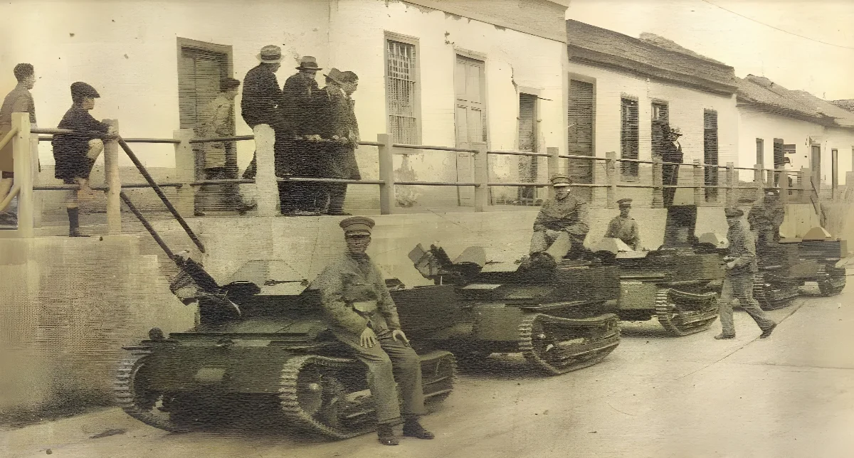 Golpe de Estado del 4 de junio de 1932: tropas del Regimiento Yungay cerca de la Base Aérea El Bosque — aprox. 1932 | Chile de Ayer