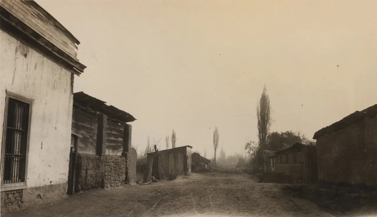 Calle de pueblo pequeño — Década de 1940 | Chile de Ayer