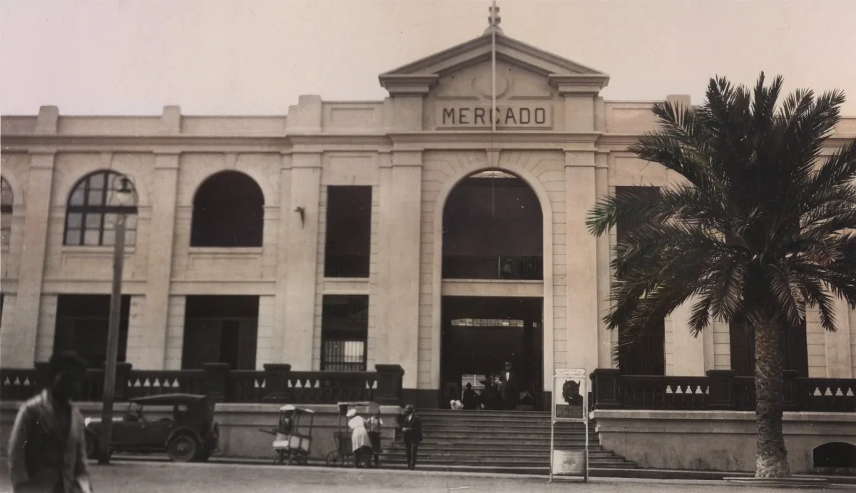 Fachada del Mercado Municipal de Antofagasta — Década de 1940 | Chile de Ayer