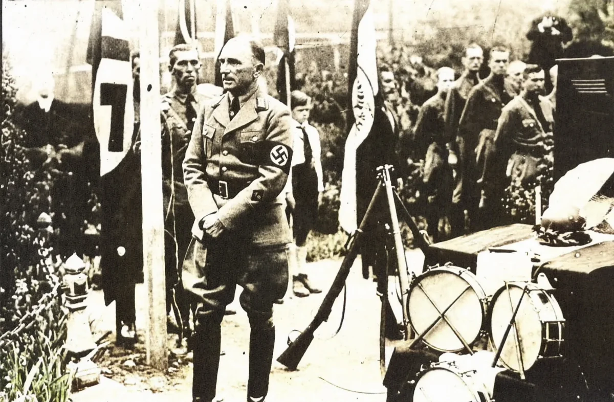 Hombre con uniforme nazi — aprox. 1947 | Chile de Ayer