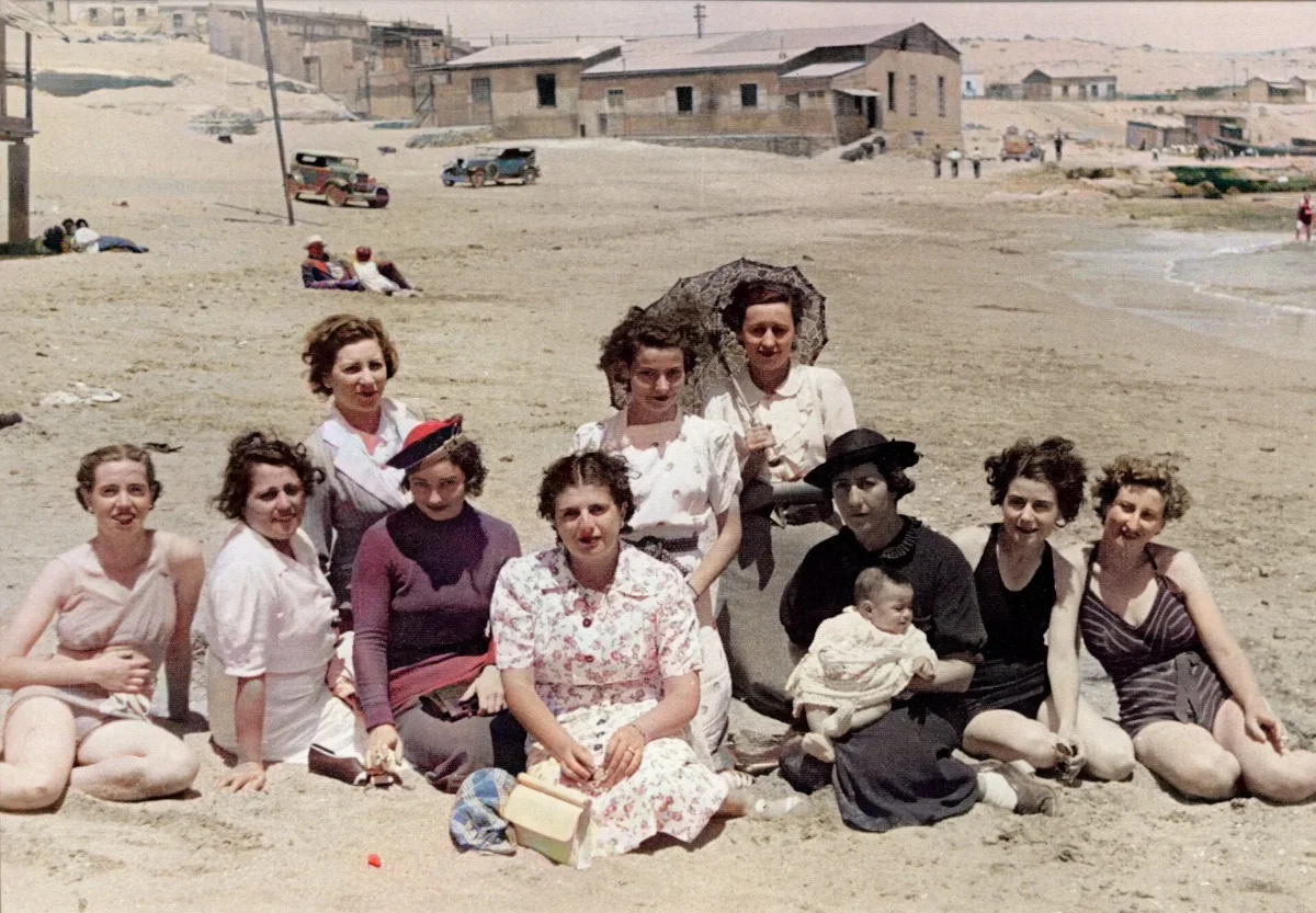 Grupo de mujeres, 1941 — aprox. 1941 | Chile de Ayer