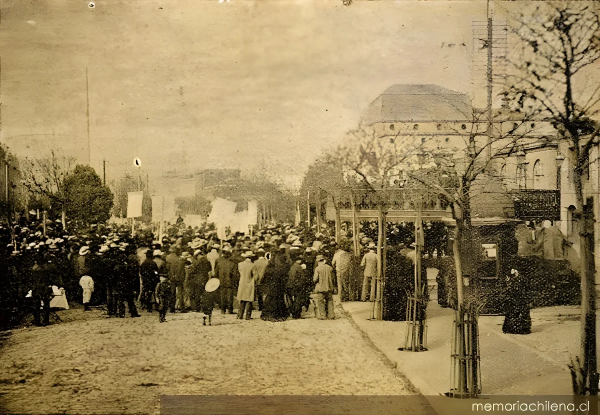 Durante el meeting en la Avenida del Brasil, 1903 — 1903 | Chile de Ayer