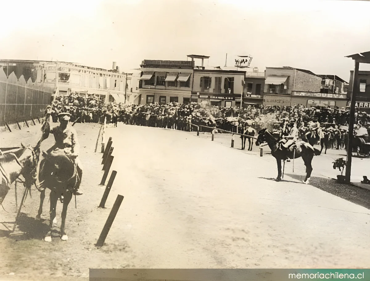 Tropas del Regimiento Esmeralda comprometidas en la represión de la huelga de Iquique, hacia 1907 — 1907 | Chile de Ayer