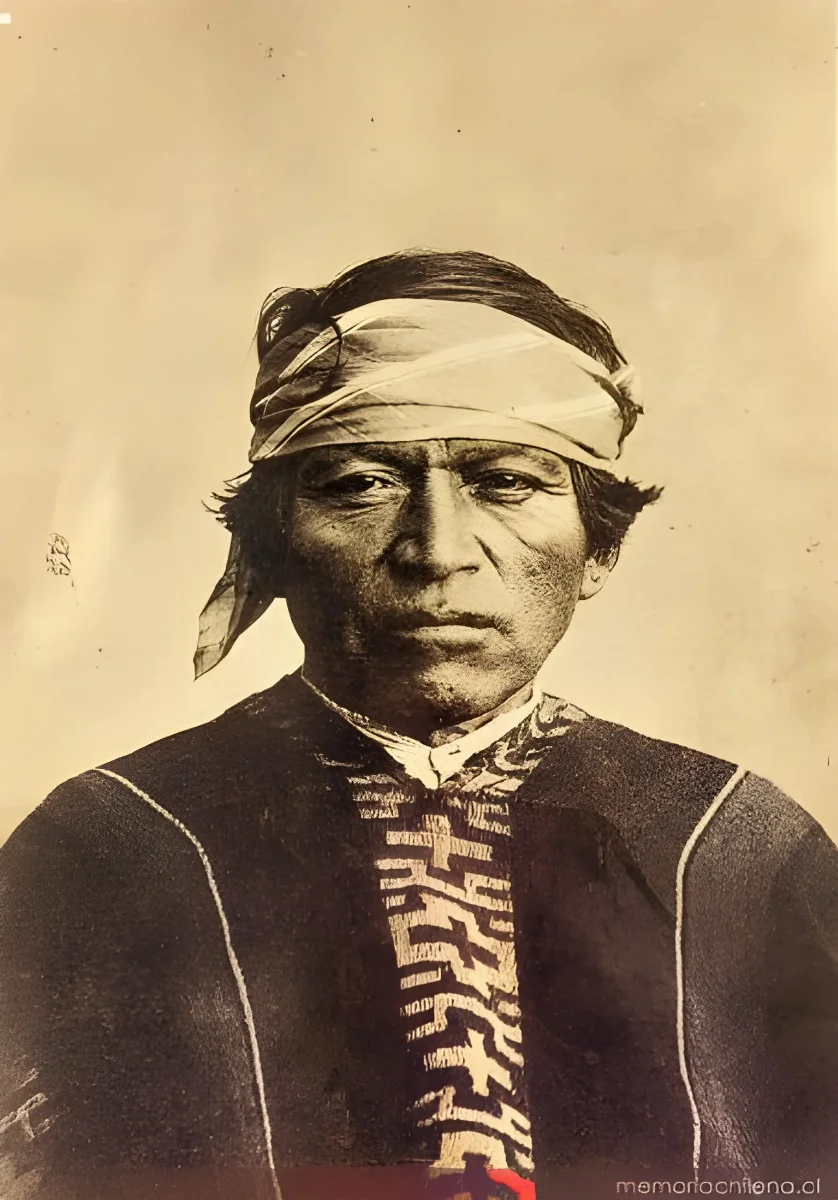 Retrato del cacique Lloncon, hacia 1900 — 1900 | Chile de Ayer