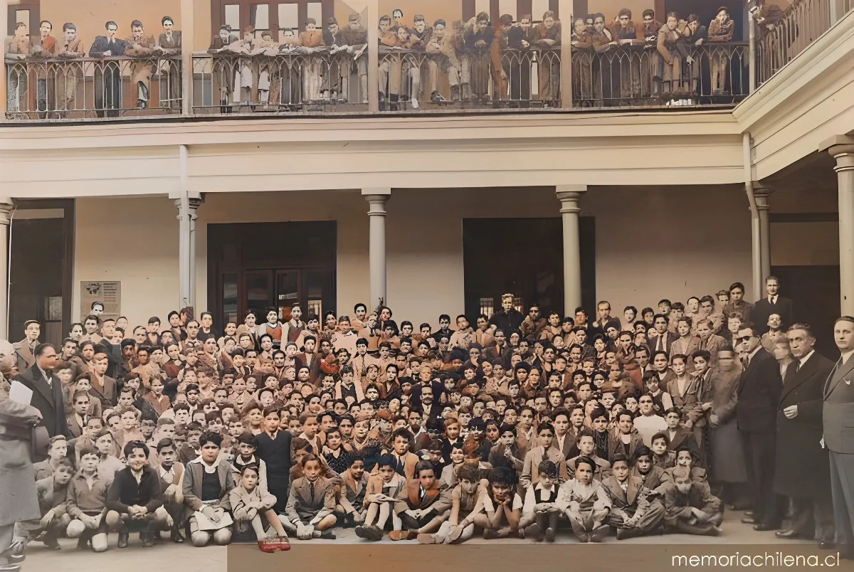 Alumnos y profesores del Instituto Nacional, mayo de 1940 — 1940 | Chile de Ayer