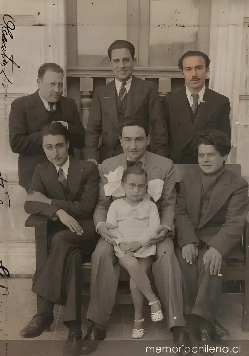 Óscar Castro junto a Armando Loyola, Hernán Honorato, Gonzalo Drago, Carlos Peña y Lillo y Gustavo Martínez, hacia 1940 — 1940 | Chile de Ayer
