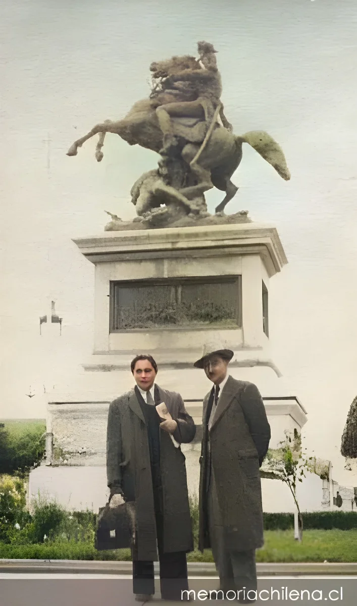 Óscar Castro junto a Nicomedes Guzmán, hacia 1946 — 1946 | Chile de Ayer