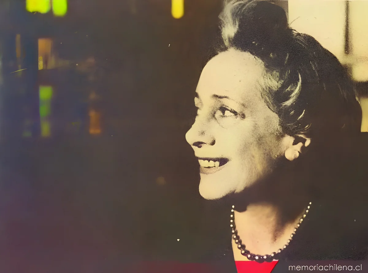 María Flora Yáñez, hacia 1943 — 1943 | Chile de Ayer