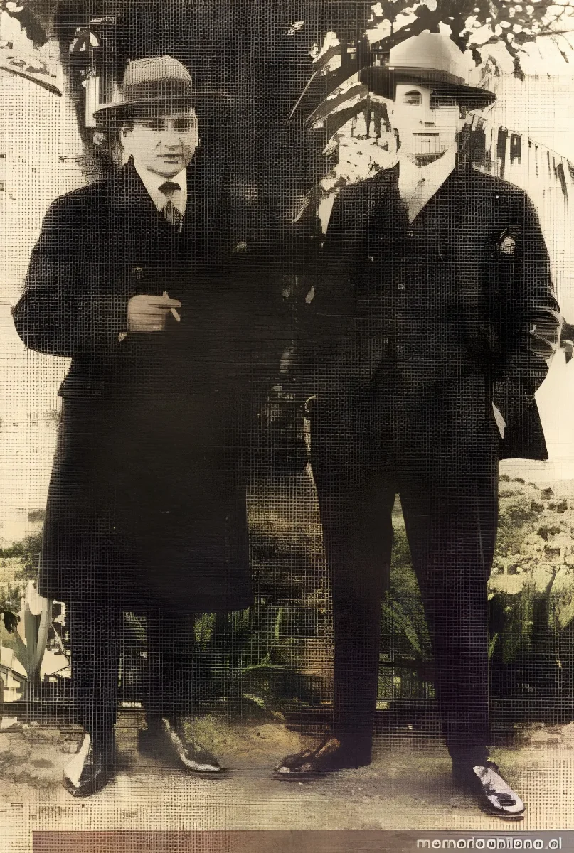 Juan Agustín Araya y el poeta Juan Egaña, incluido en la Selva Lírica — 1972 | Chile de Ayer