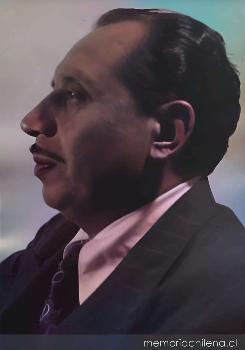 Rosamel del Valle, hacia 1945 — 1945 | Chile de Ayer