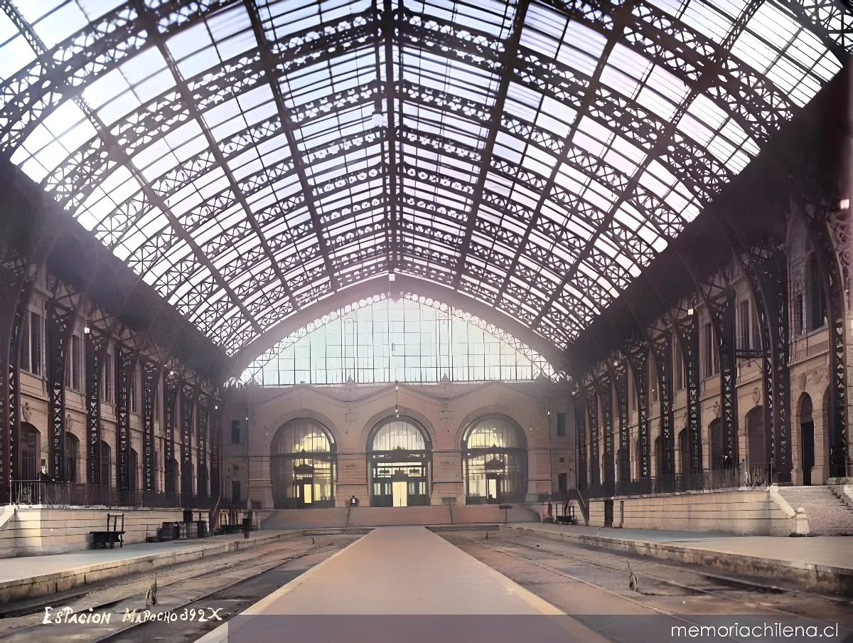 Vías al interior de la Estación Mapocho, construida en 1912 — 1912 | Chile de Ayer