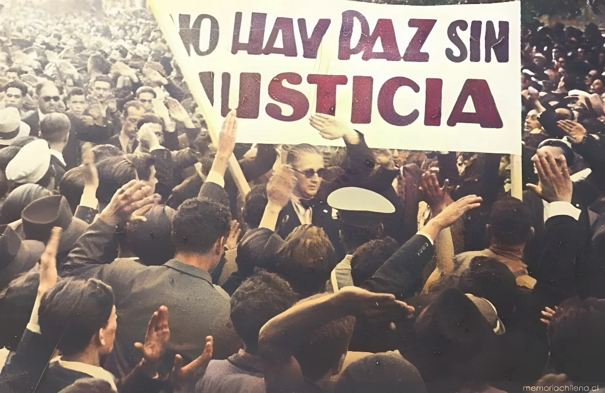 Multitud saluda a Ibáñez a su regreso a Chile, 1939 — 1939 | Chile de Ayer