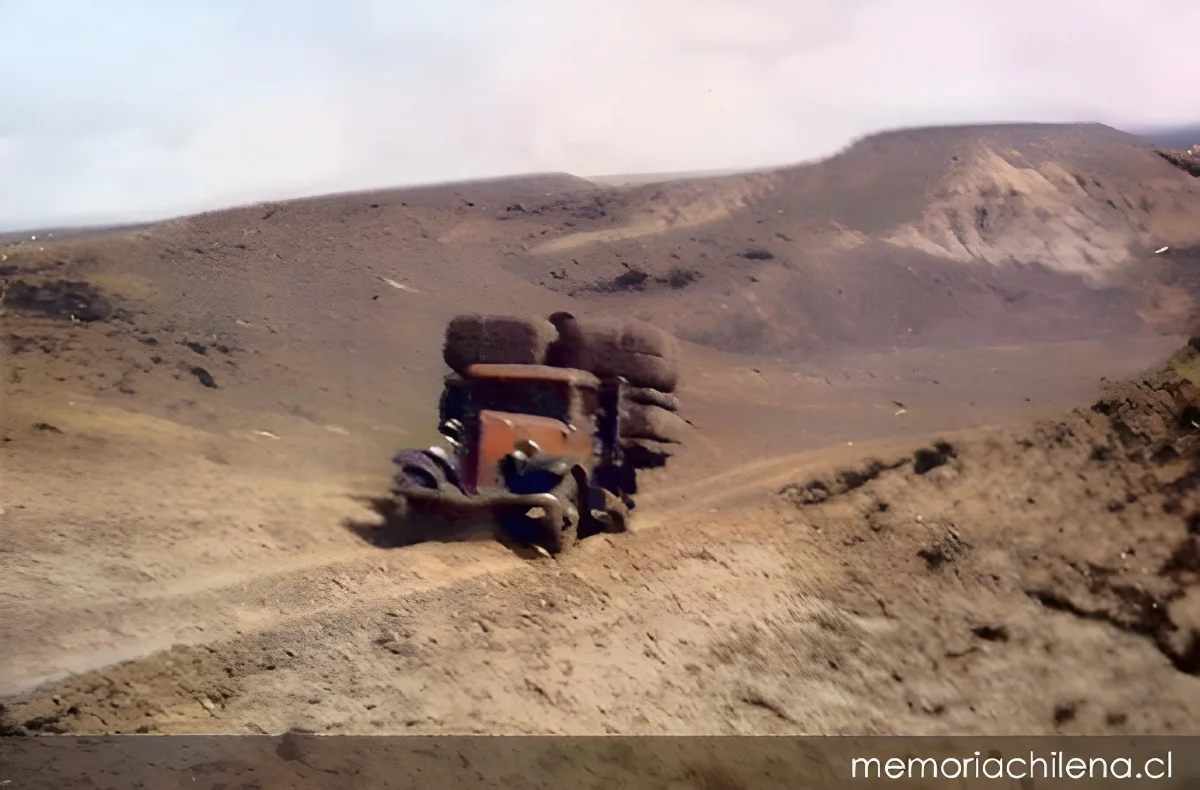 Camión en la ruta Chile Chico-Perito Moreno, hacia 1940 — 1940 | Chile de Ayer