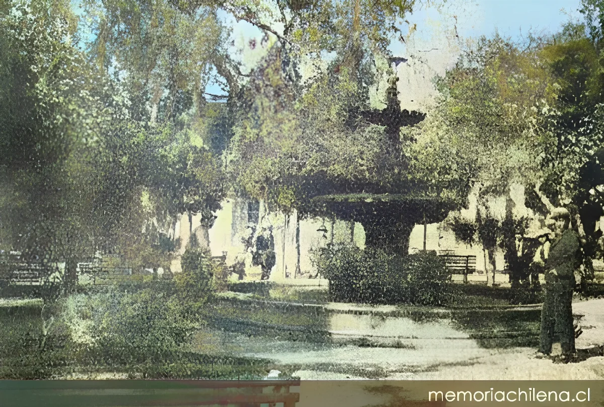 Fuente en la plaza principal de Arica, hacia 1920 — 1920 | Chile de Ayer
