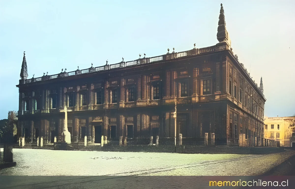 Exterior Archivo de Indias de Sevilla, hacia 1928 — 1928 | Chile de Ayer