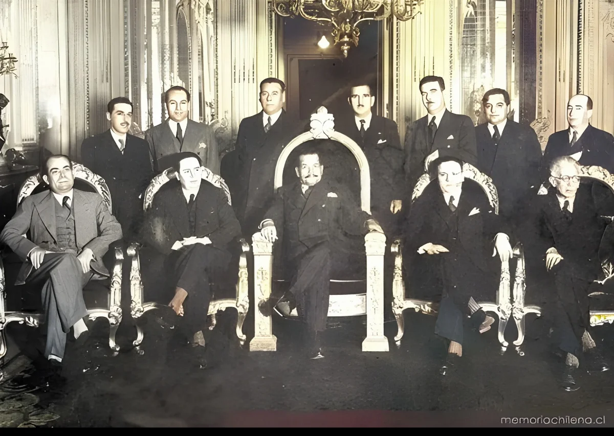 Pedro Aguirre Cerda junto a su gabinete, hacia 1940 — 1940 | Chile de Ayer