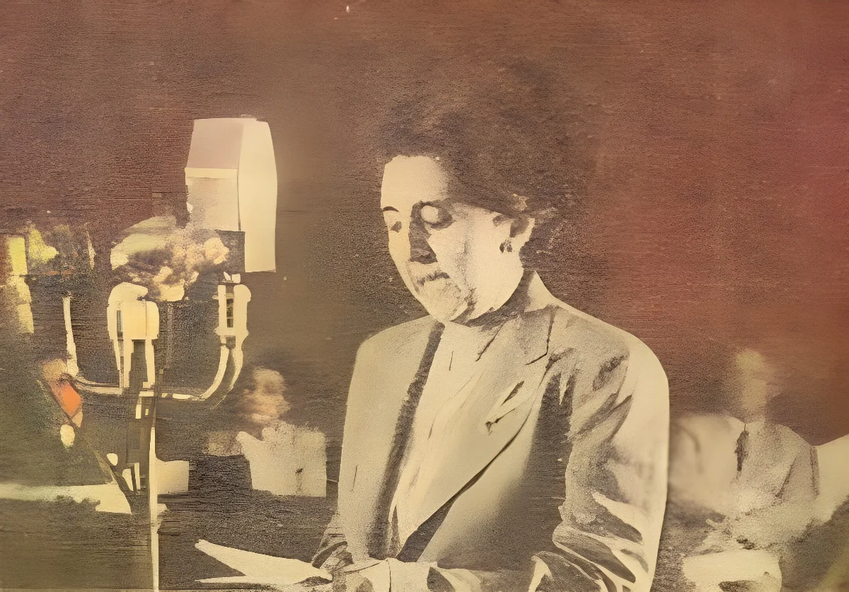 Irma Salas, pedagoga, en ceremonia de promulgación del derecho a sufragio femenino, enero 1949 — 1949 | Chile de Ayer