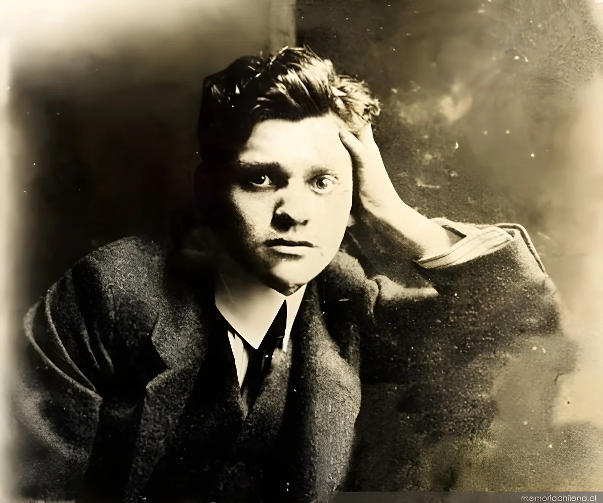 Jorge Délano, el joven dibujante, hacia 1910 — 1910 | Chile de Ayer