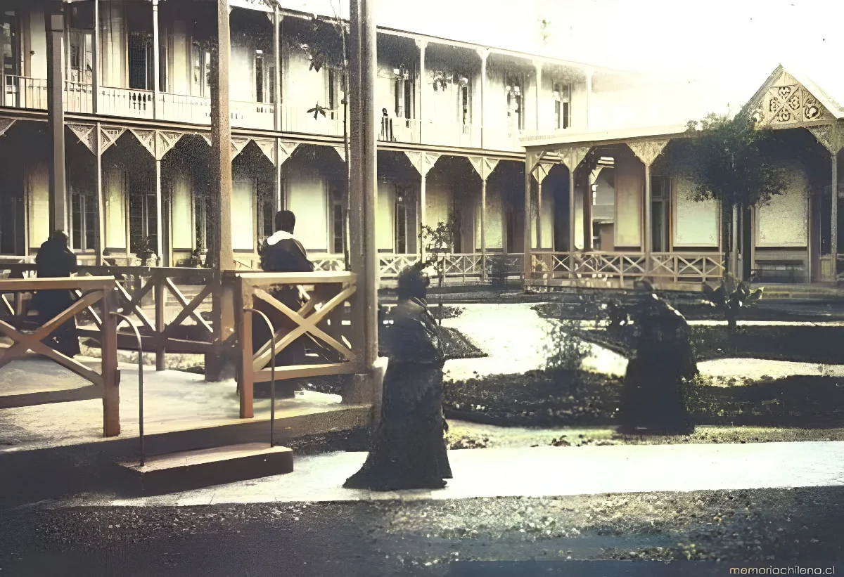 Casa de Orates: Pabellón Morandé: pensionado de señoras — 1901 | Chile de Ayer